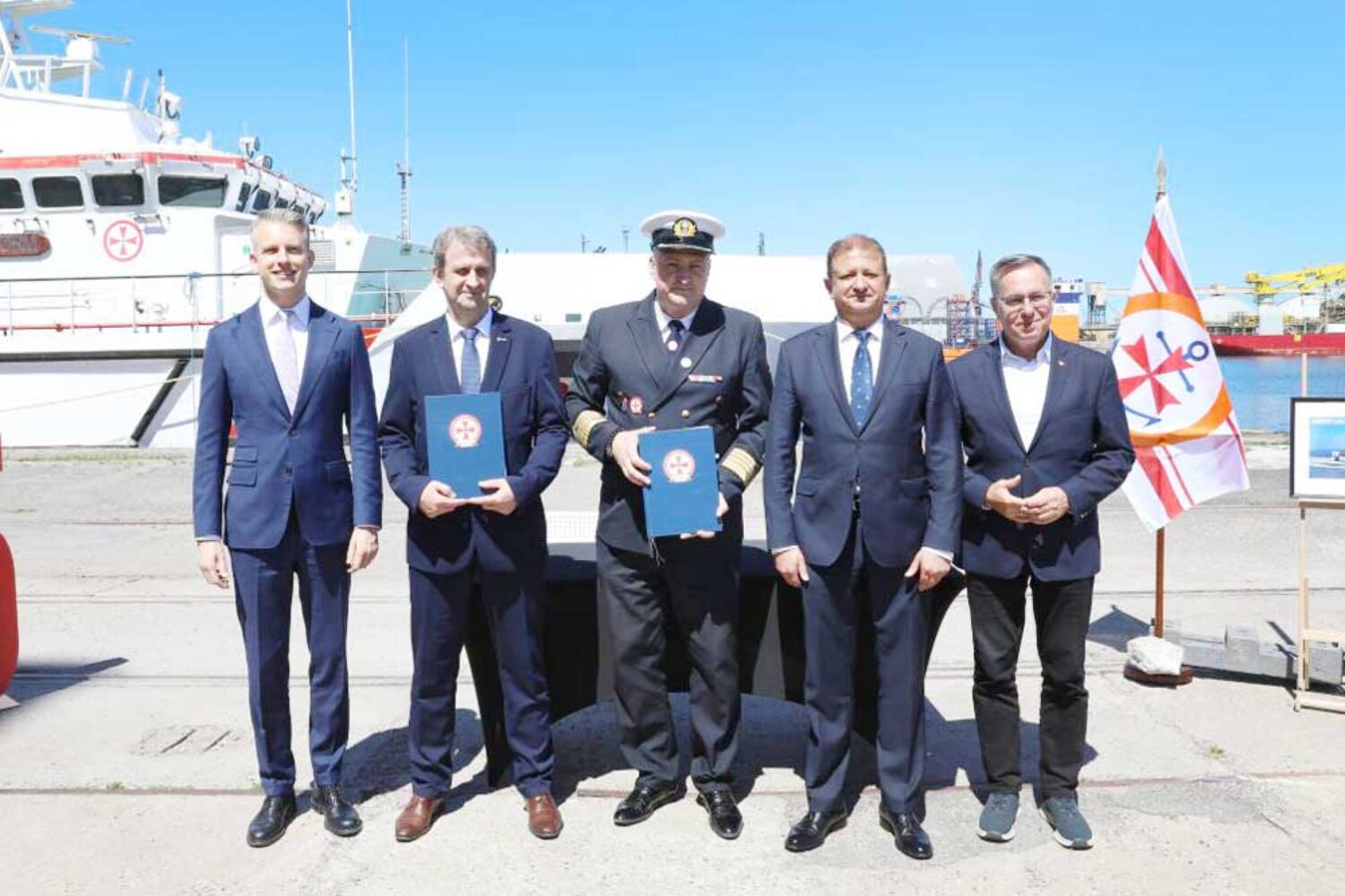 Contract signing at the shipyard (© Remontowa Shipbuilding)