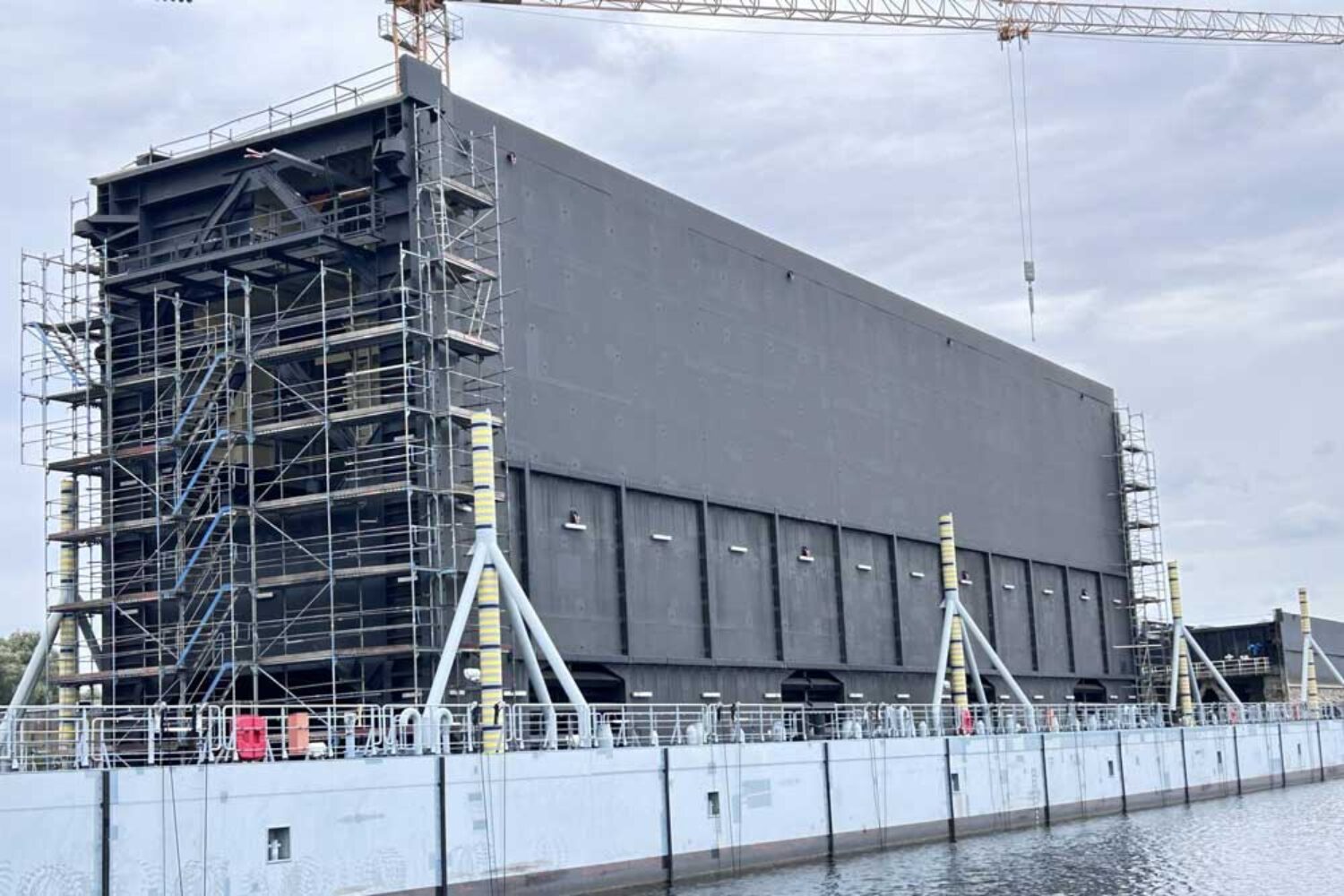 The large sea lock in Wilhelmshaven has been completely treated with corrosion protection from Steelpaint