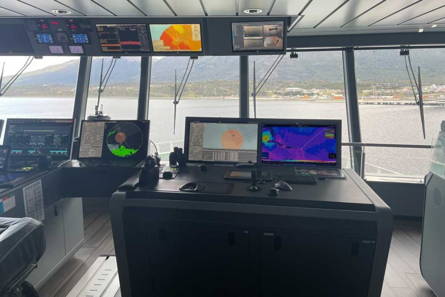 Syroco Live on ship bridge