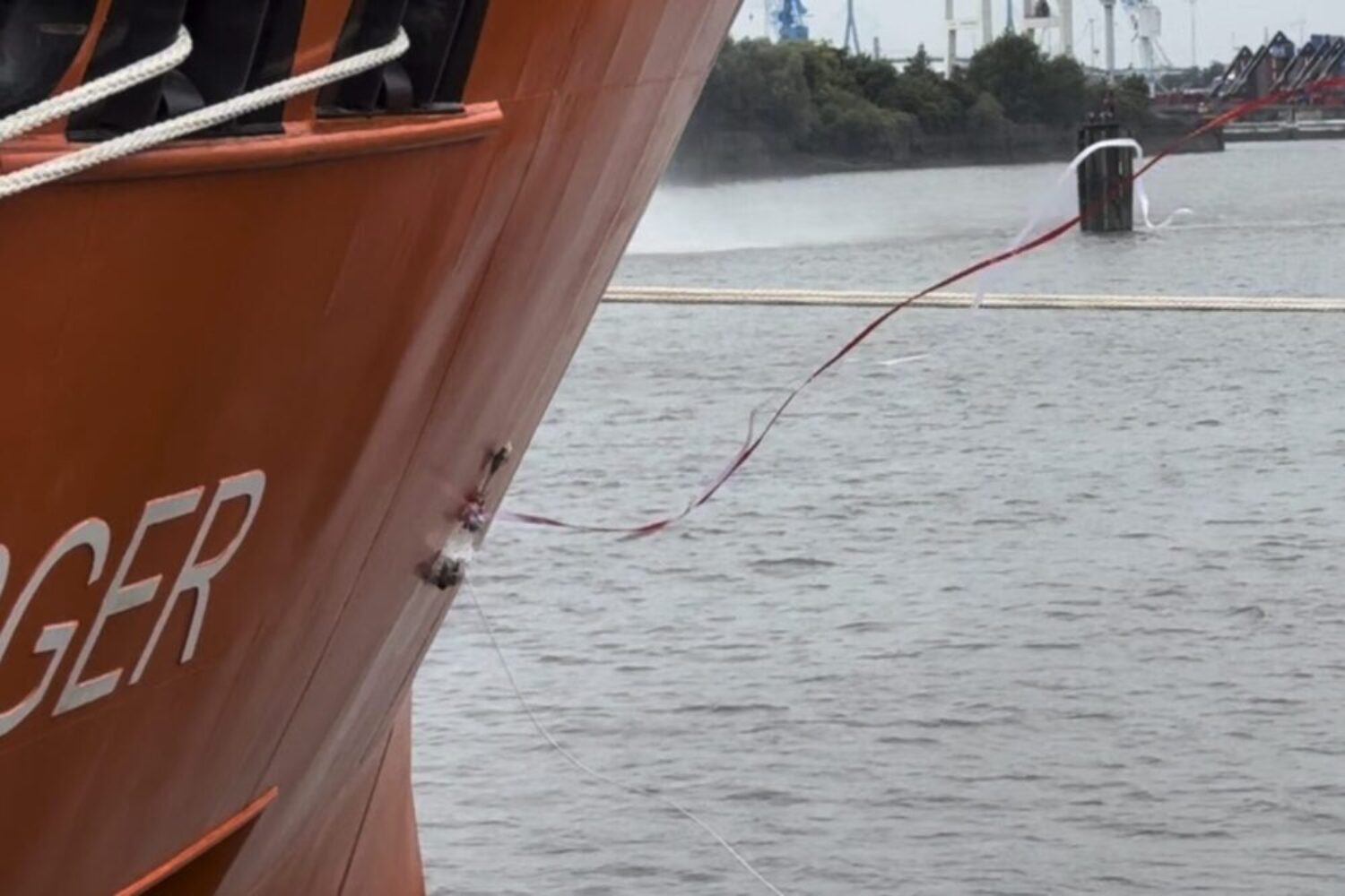 Ship christening, Heinrich Essberger, sparkling wine, Hamburg
