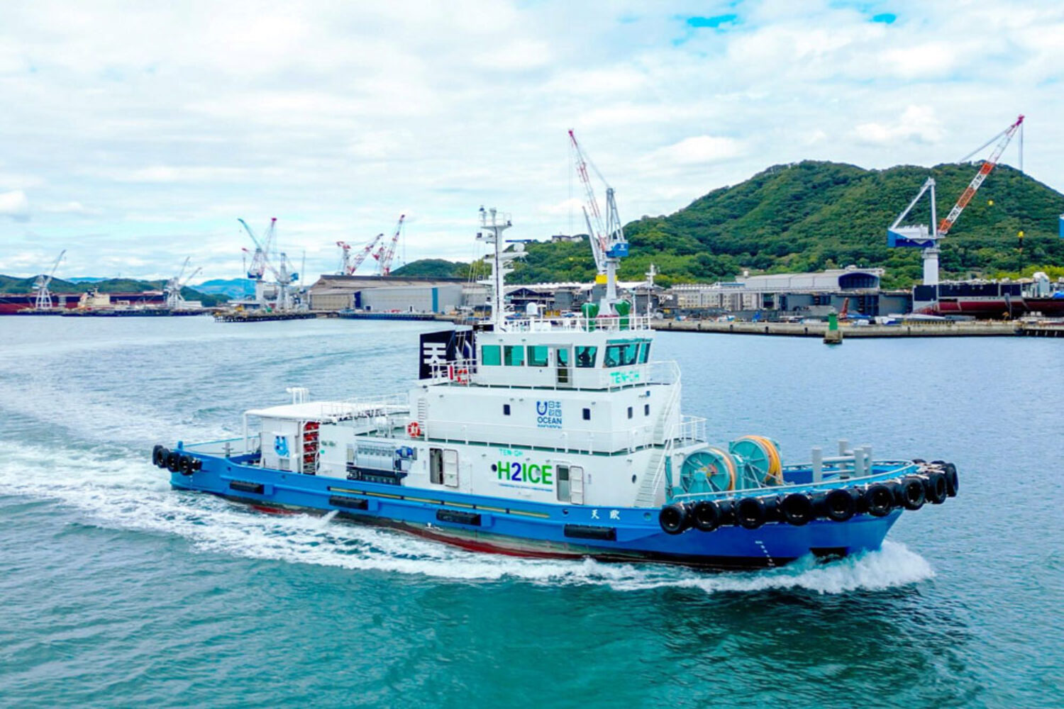 The 38 m long hydrogen tugboat "Ten-Oh"