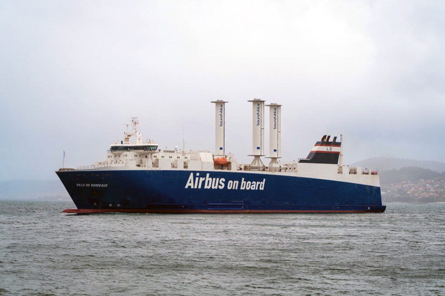 RoRo ship "Ville de Bordeaux" with Bound4Blue-eSails
