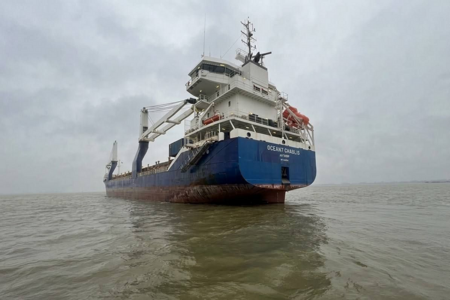 The ‘Merkur Bridge’ is operating as the ‘Ocean7 Chablis’ under a two-year time charter for Ocean7. With this vessel, Vinnen is establishing a second foothold in the MPP market.
