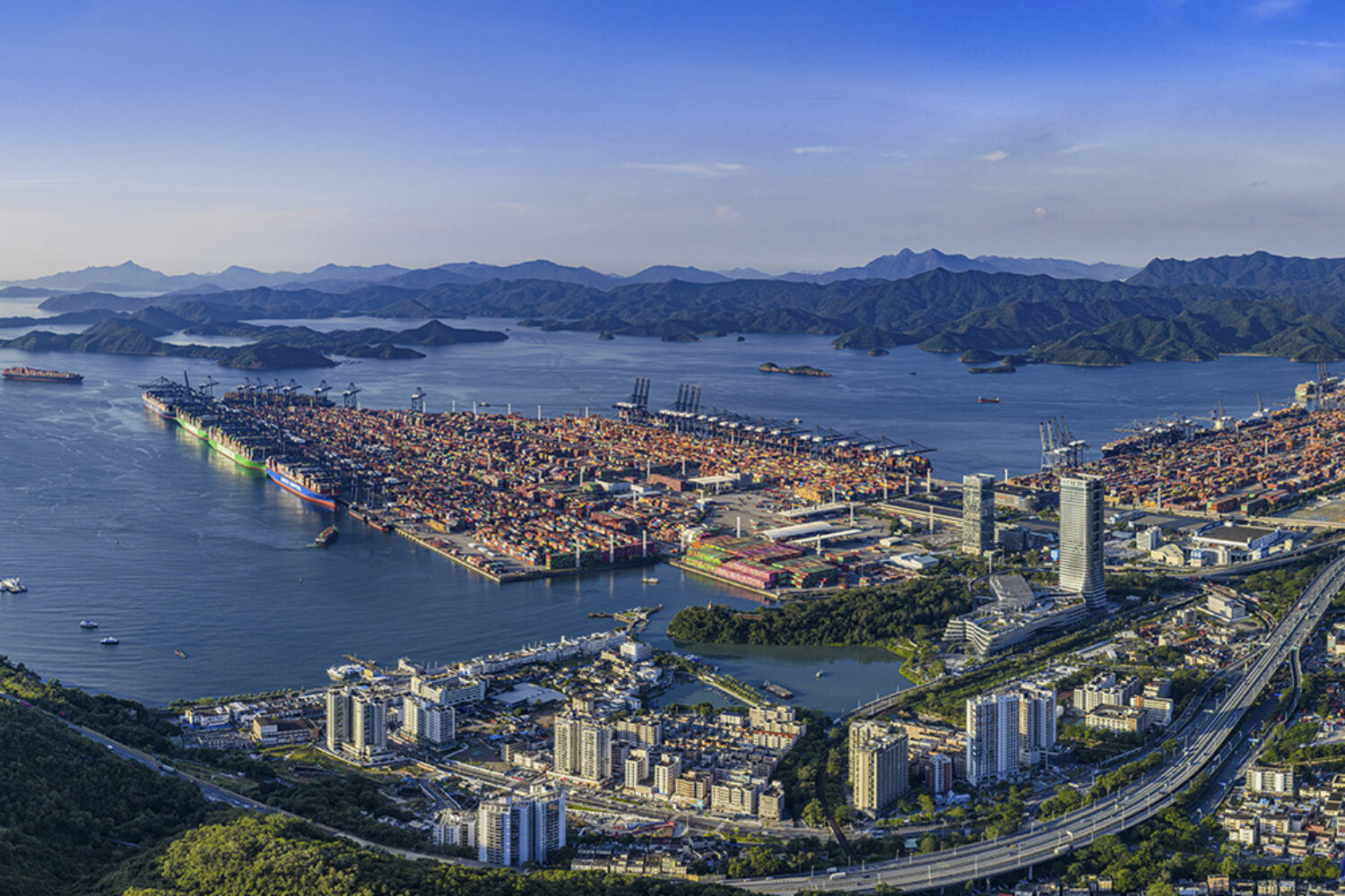 Yantian in Shenzhen has 20 large deep-water container berths. According to the terminal itself, it is one of the few terminals in the Greater Bay Area (Guangdong-Hong Kong-Macao) designed to handle ultra-large container ships around the clock. The site enables unrestricted, two-way shipping operations around the clock for the world’s largest class of container ships – including 200,000-metric-tonne vessels with a capacity of up to 24,000 TEU. (Hutchison Ports Yantian)