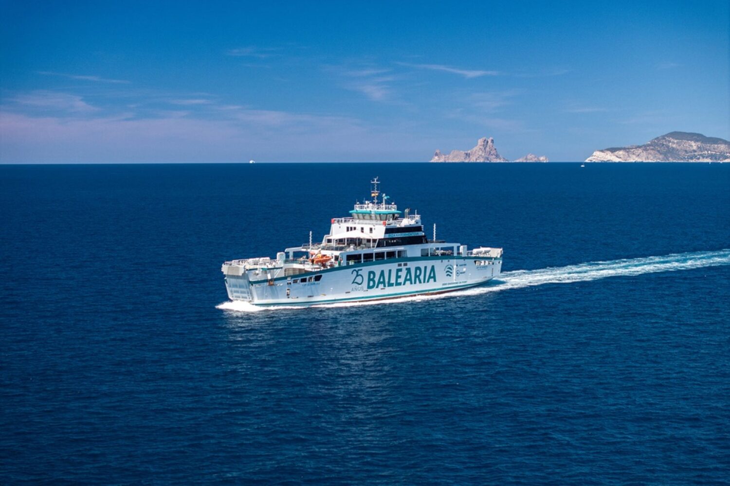 Baleària is equipping the e-ferry "Cap de Barbaria", which operates between Ibiza and Formentera, with a newly developed, autonomous power generation module based on e-methanol