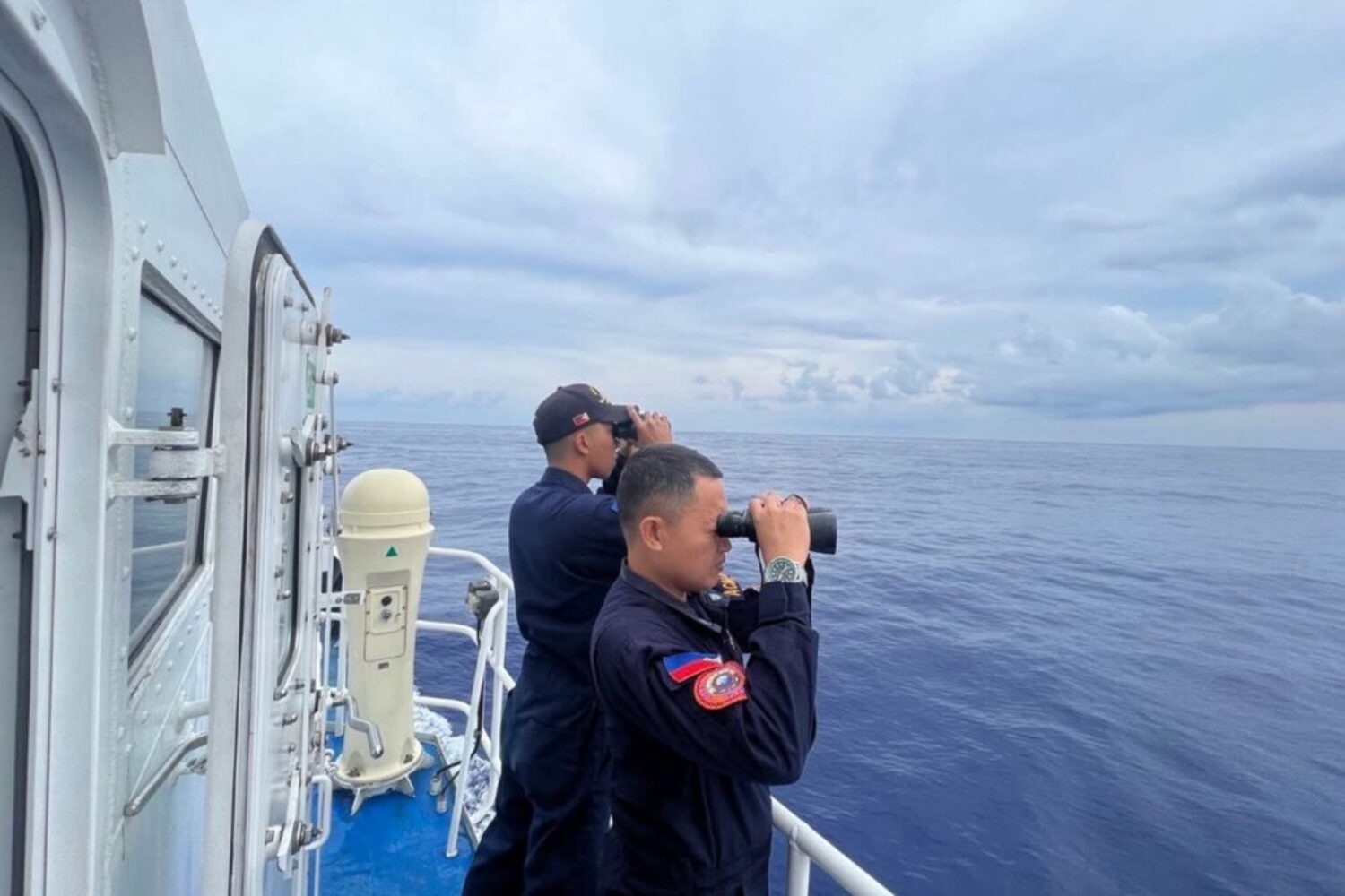 People looking for other people in the water