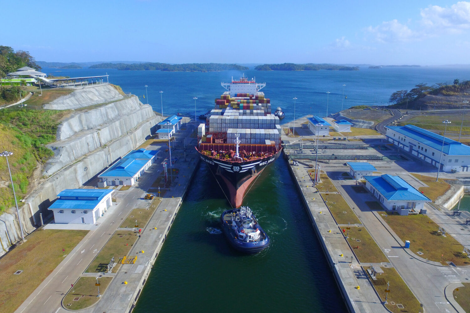 Enormous investment required: the 82 km long Panama Canal (© ACP)