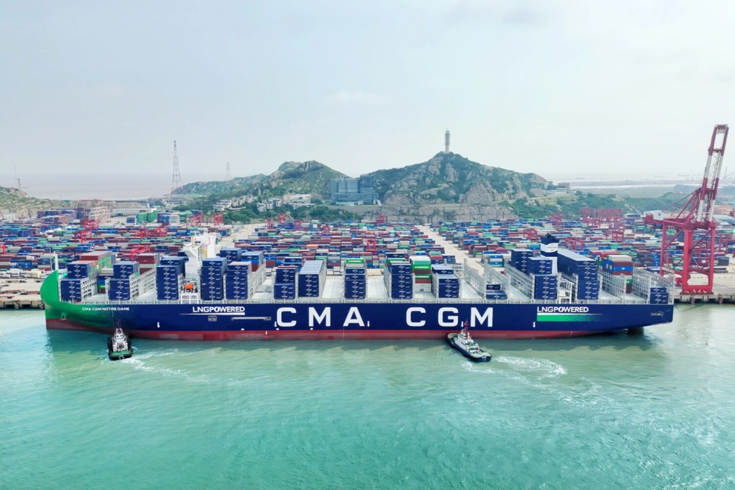 CMA CGM has taken delivery of the "Notre Dame". The LNG newbuilding has a capacity of 24,212 TEU and will be deployed on the French Asia Line.