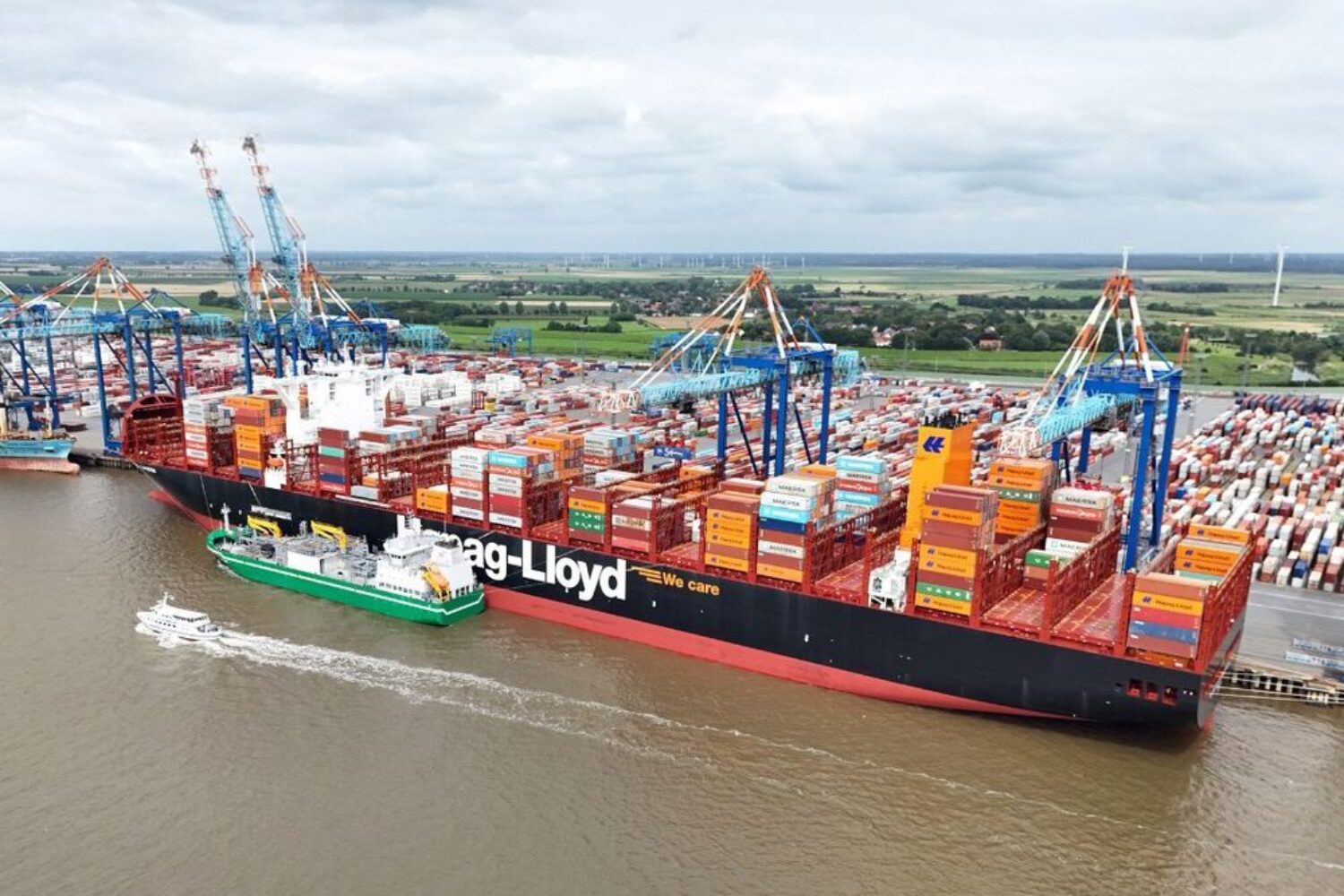 Bunker delivery for a Hapag-Lloyd ship
