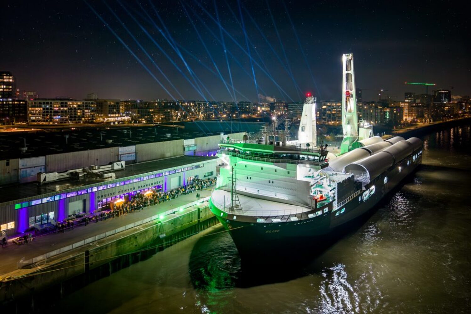 First newbuild from the "Orca Class" for the JSI Alliance: The 150 m long and 27 m wide "Elise" at the christening in the Port of Hamburg (© SAL)