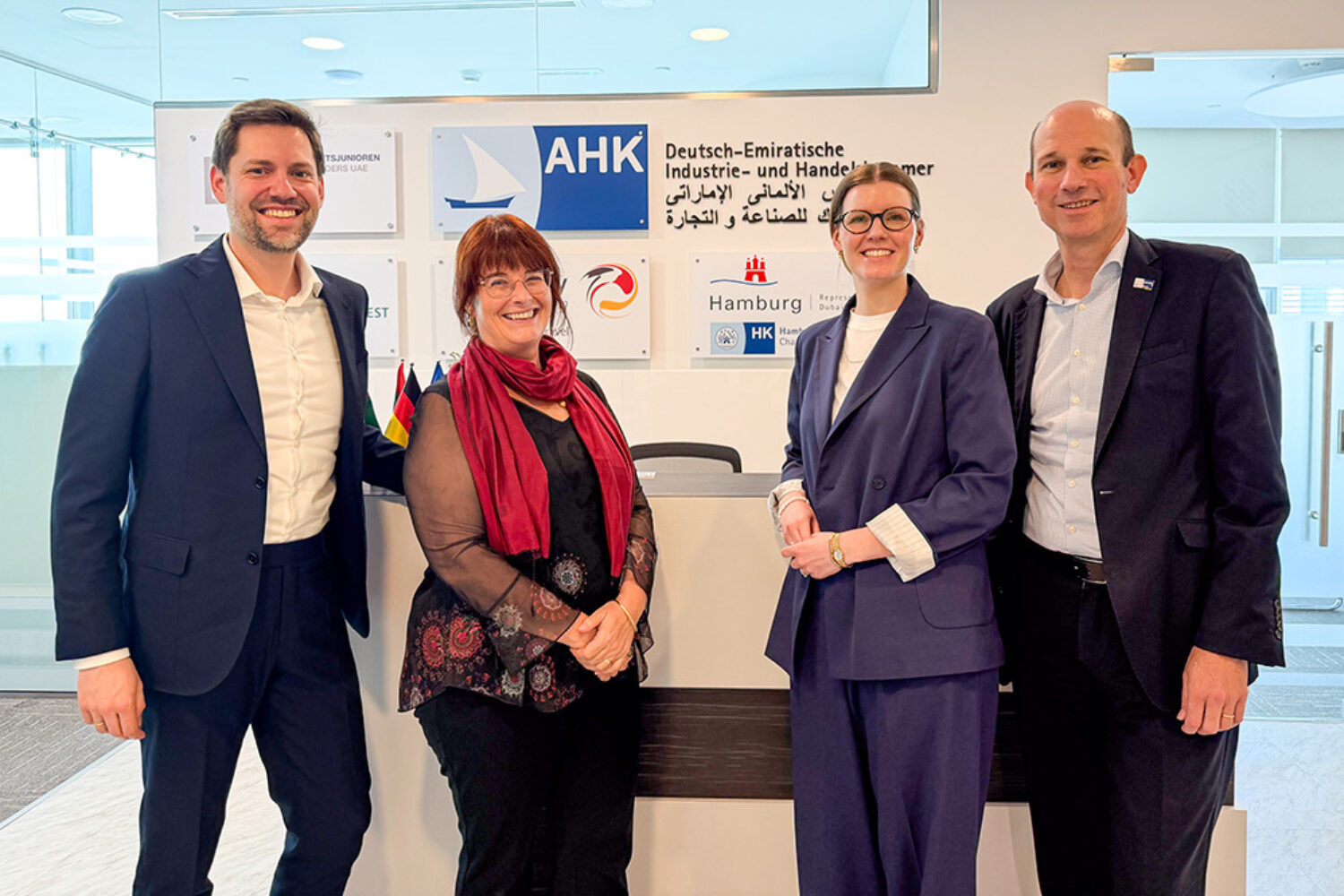 HHM Executive Board member Hendrik Meyn (1st from left) and Inga Gurries (2nd from right), Head of Market Development Asia & Overseas at Port of Hamburg Marketing, met Kirsten Staab (2nd from right), Head of the Hamburg Representative Office UAE and Gulf Region, and Dr. Martin Henkelmann (1st from right), CEO of the German-Emirati Chamber of Industry and Commerce (AHK) in Dubai