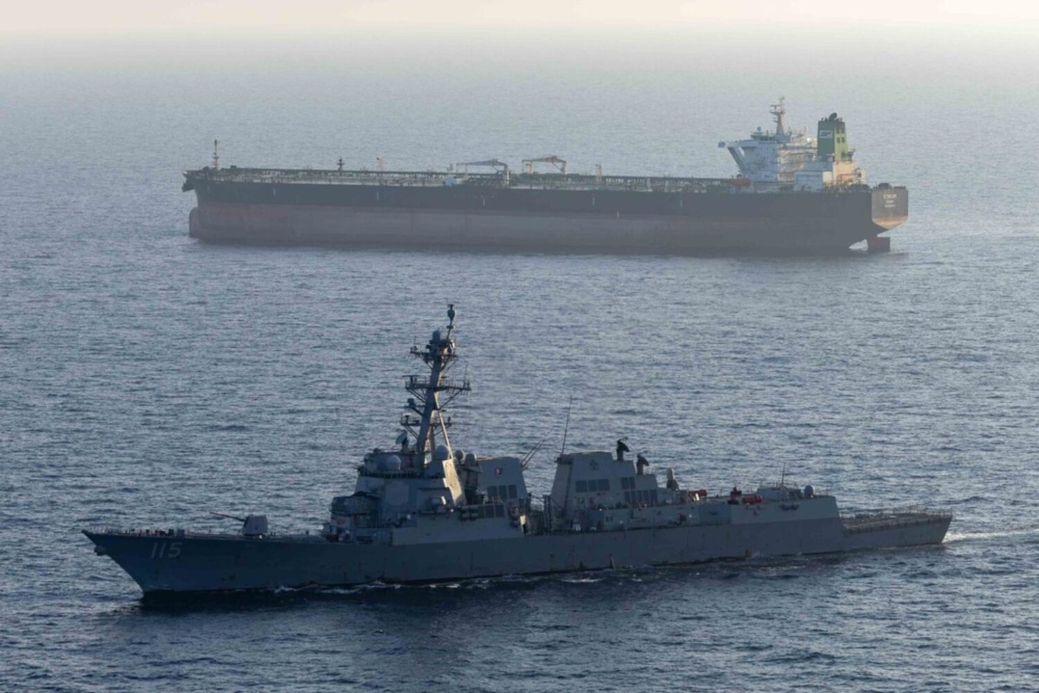 The US guided missile destroyer "USS Rafael Peralta" enforced the blockade of Iranian ports against the tanker "Stream" after it attempted to call at an Iranian port (© Centocom /X)