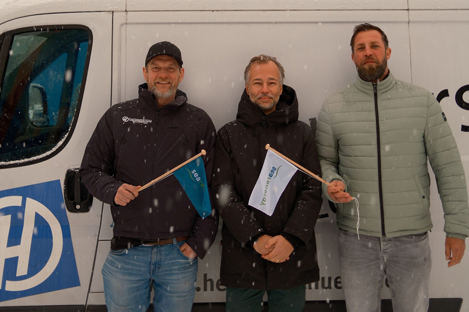 Mark Thomaschütz (Managing Director, hemmerschütz Solutions GmbH), Dr. Benjamin Vordemfelde (CEO, SeaRenergy Offshore Holding GmbH, center), and André Hank (Managing Director, hemmerschütz Solutions GmbH).